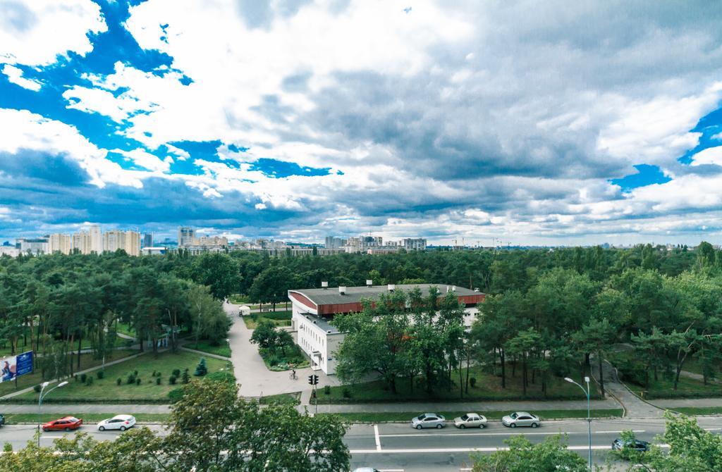 Apartments On Henerala Zhmachenka Киев Экстерьер фото