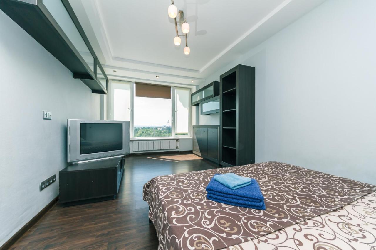 Apartments On Henerala Zhmachenka Киев Экстерьер фото