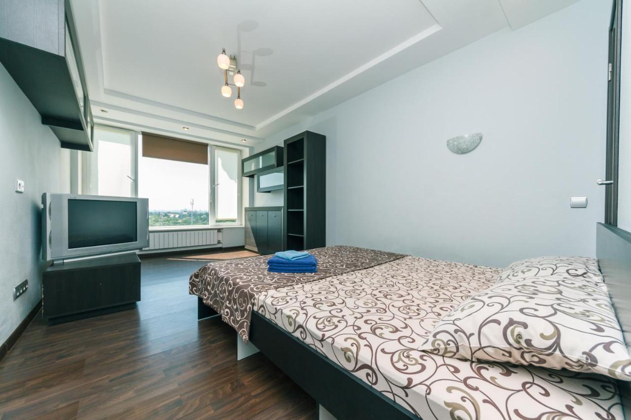 Apartments On Henerala Zhmachenka Киев Экстерьер фото